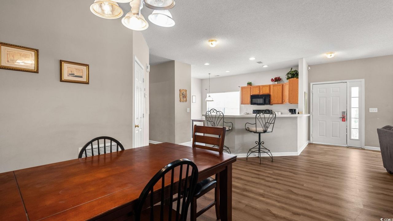 4431 Montrose Ln. Photo 10