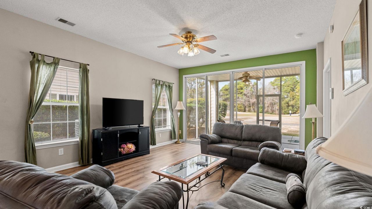 4431 Montrose Ln. Photo 6