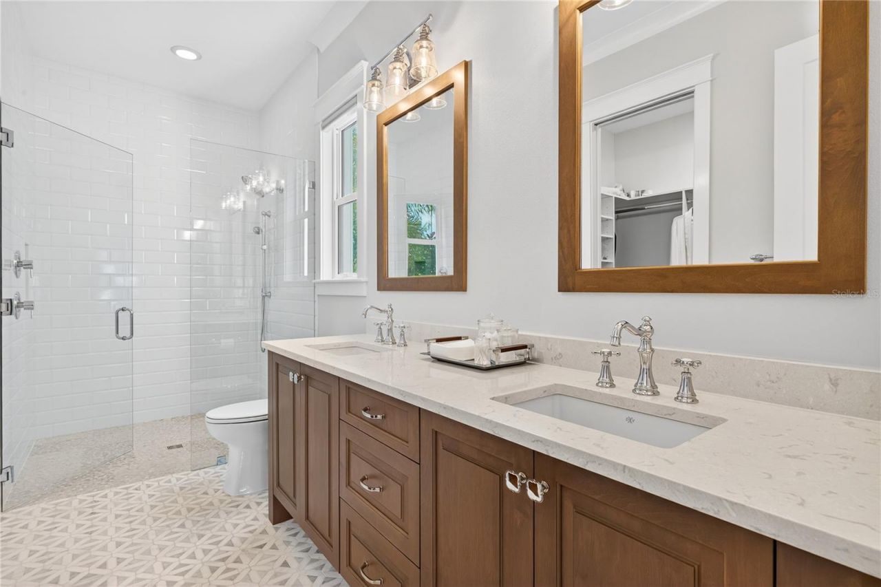 1936 Coffee Pot Boulevard Ne, Saint Petersburg, FL 33704 Photo