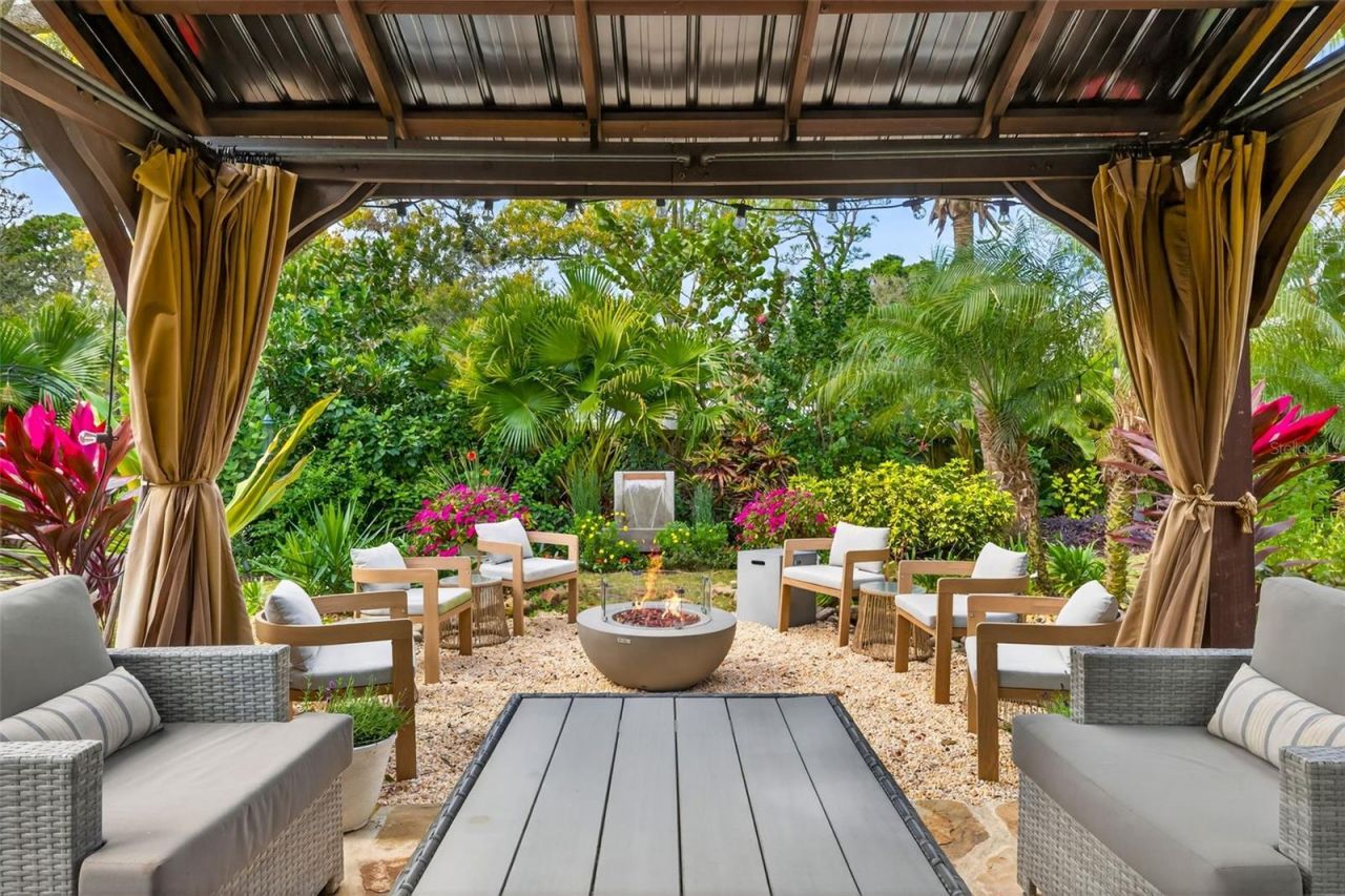 1936 Coffee Pot Boulevard Ne, Saint Petersburg, FL 33704 Photo