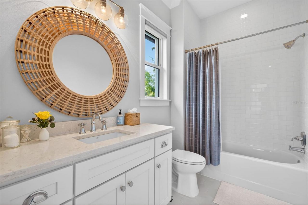 1936 Coffee Pot Boulevard Ne, Saint Petersburg, FL 33704 Photo