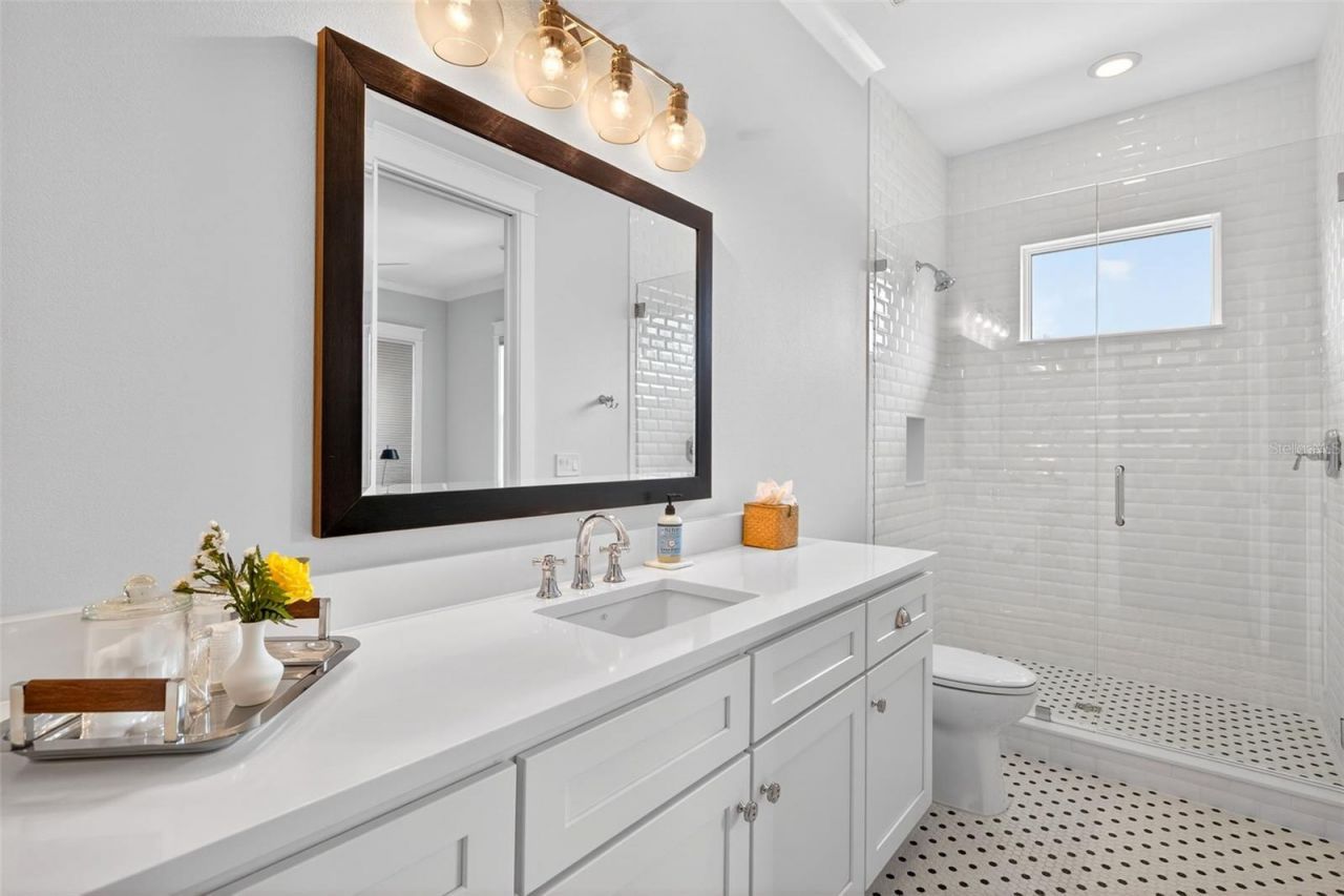 1936 Coffee Pot Boulevard Ne, Saint Petersburg, FL 33704 Photo