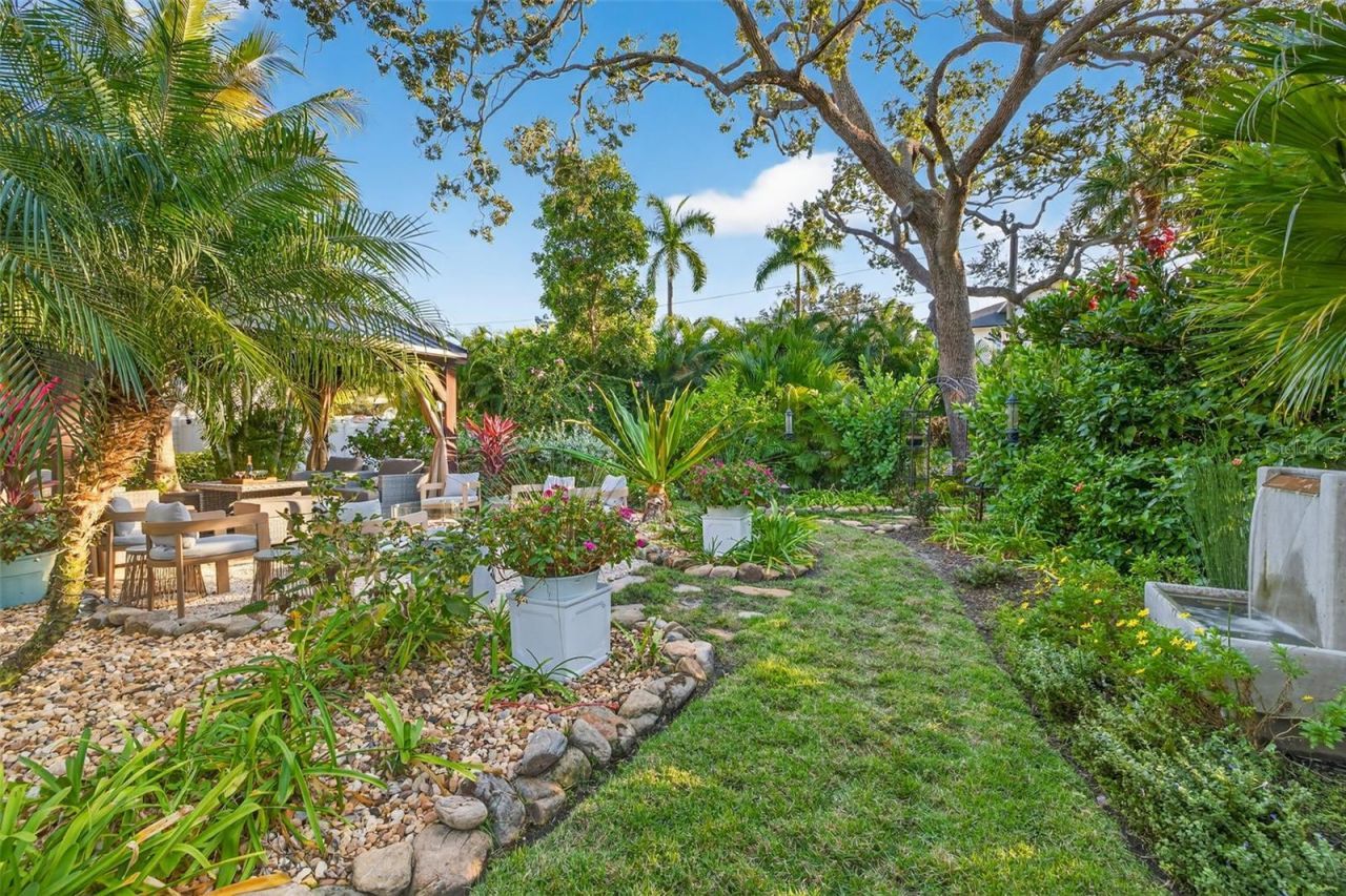 1936 Coffee Pot Boulevard Ne, Saint Petersburg, FL 33704 Photo