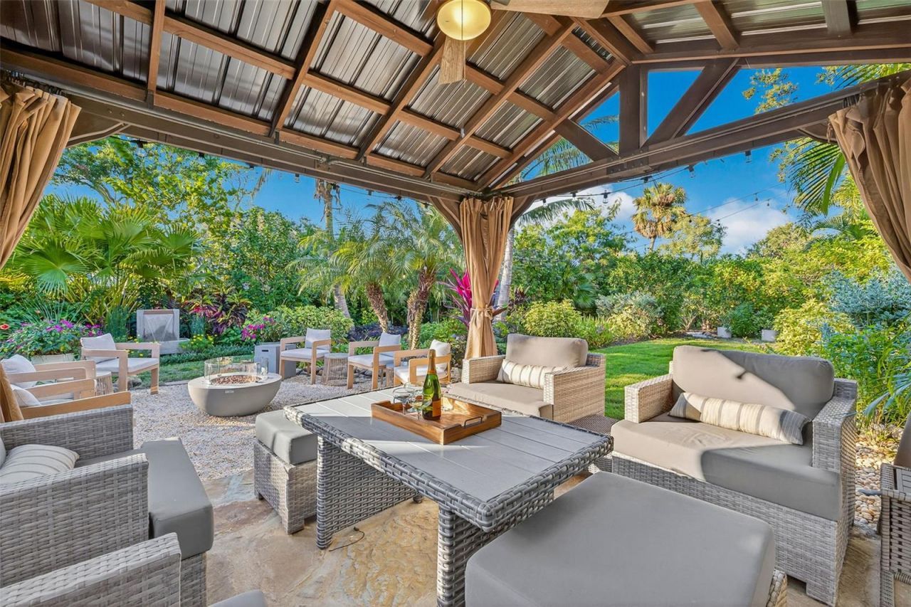 1936 Coffee Pot Boulevard Ne, Saint Petersburg, FL 33704 Photo