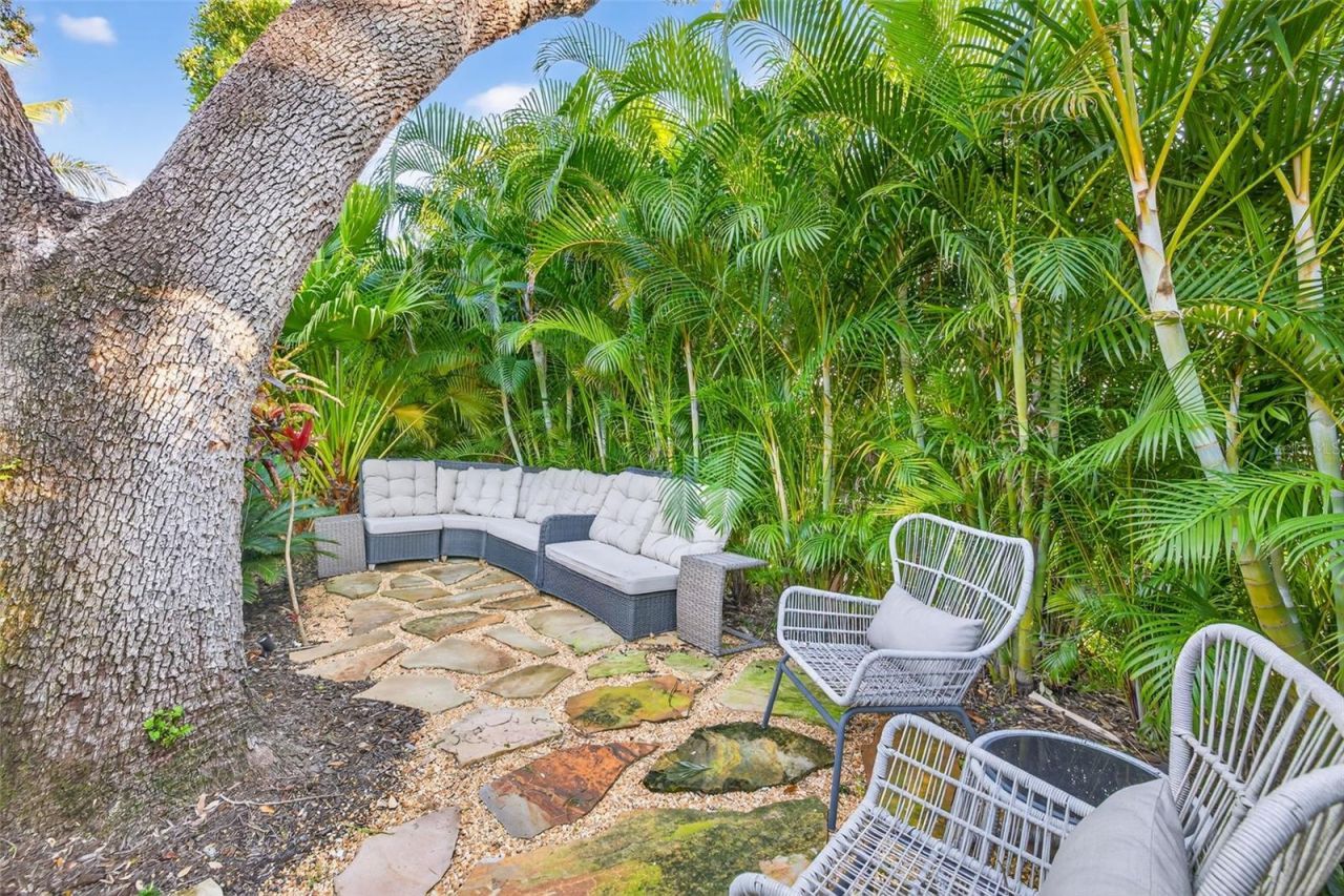 1936 Coffee Pot Boulevard Ne, Saint Petersburg, FL 33704 Photo