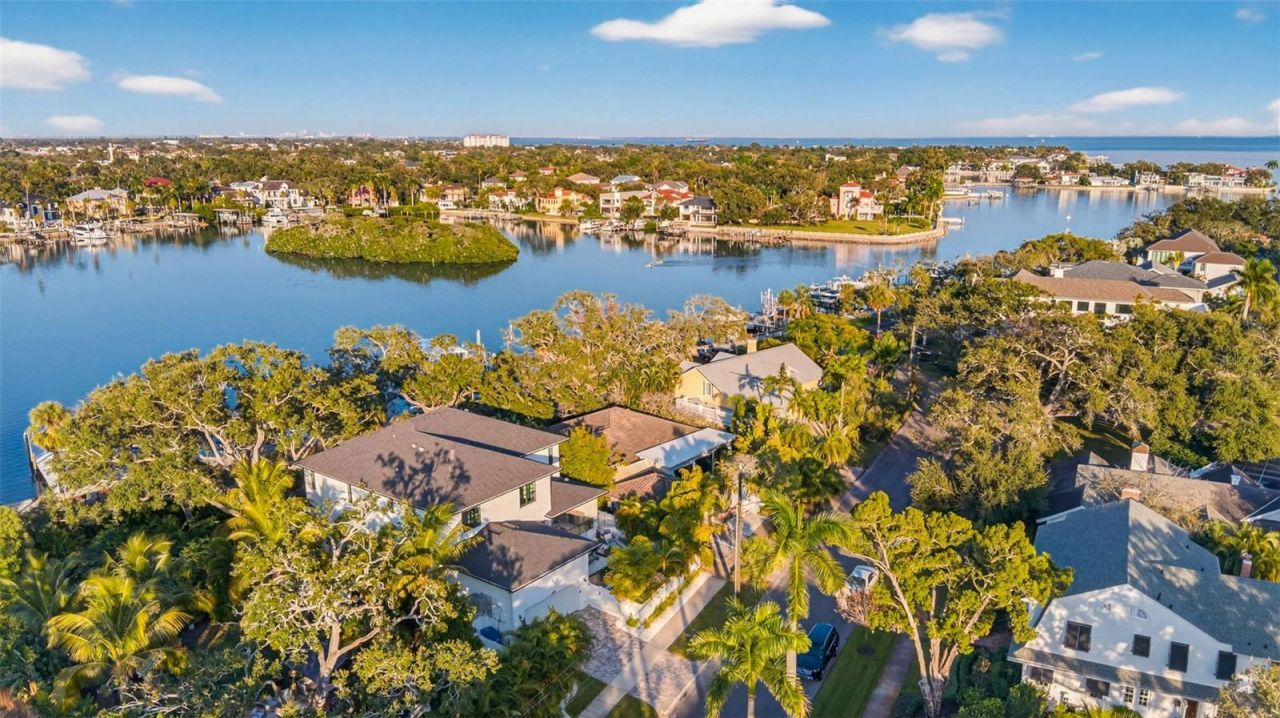 1936 Coffee Pot Boulevard Ne, Saint Petersburg, FL 33704 Photo