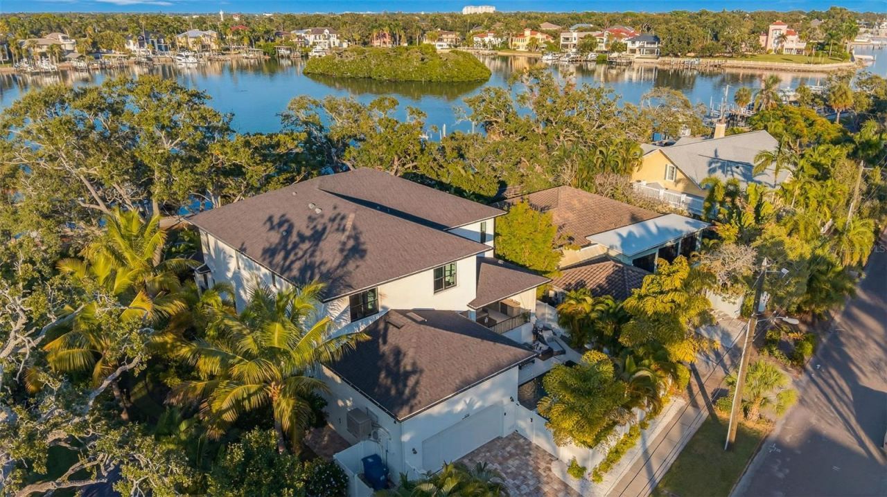 1936 Coffee Pot Boulevard Ne, Saint Petersburg, FL 33704 Photo