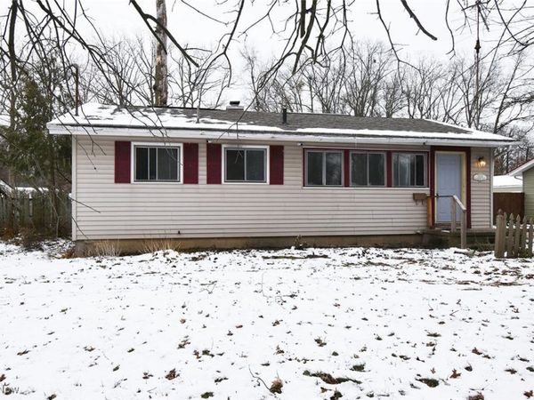 2426 Montgomery Avenue NW, Warren, OH 44485