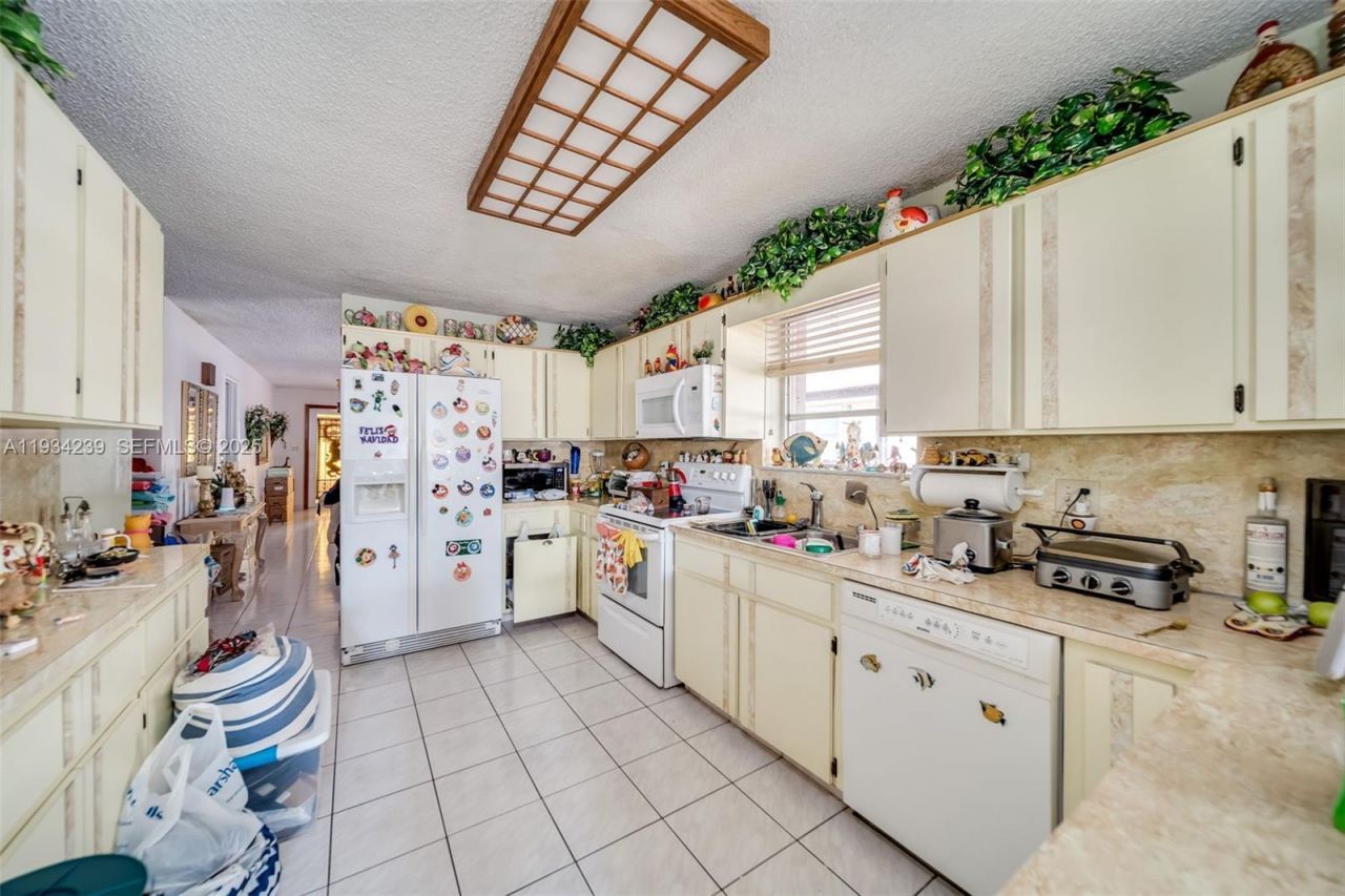 854 E 24th St , Hialeah, FL 33013 Photo