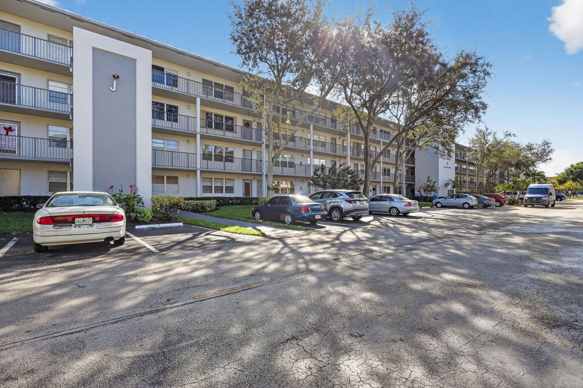 101 SW 132nd Way, Unit 418J, Hollywood, FL 33027 Photo