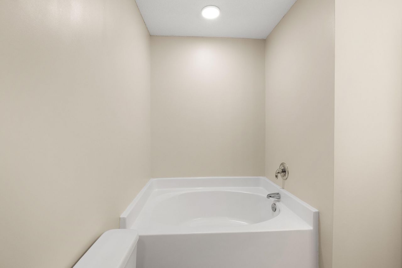 2062 Clipstone Drive Photo 16