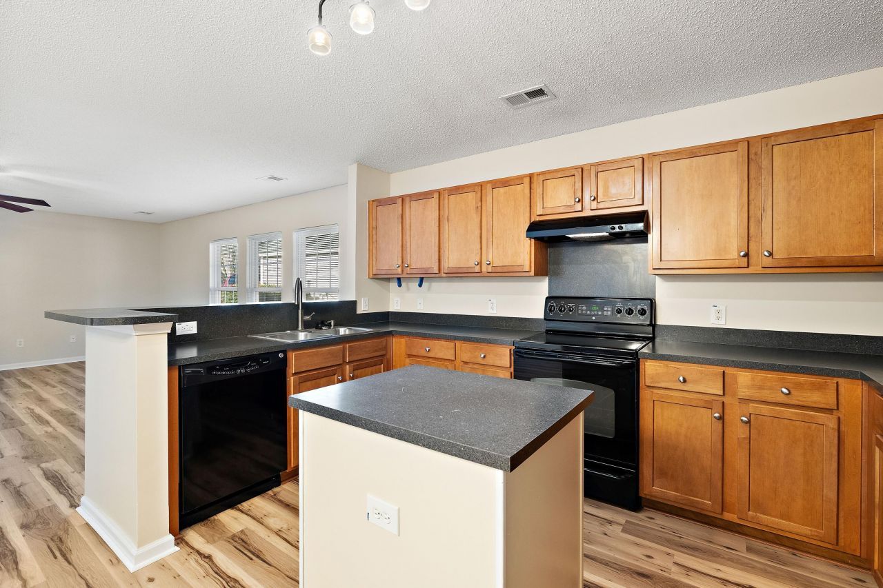 2062 Clipstone Drive Photo 7