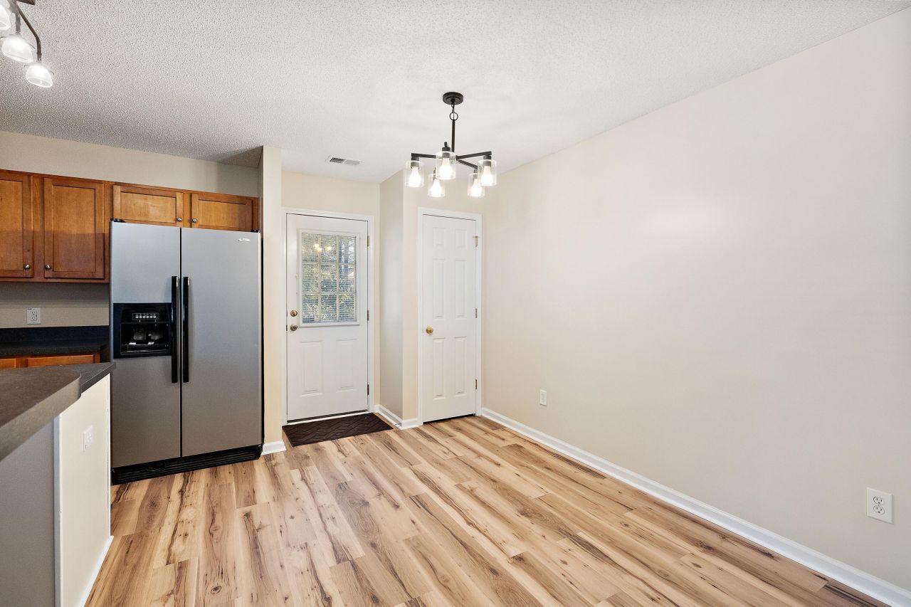 2062 Clipstone Drive Photo 8