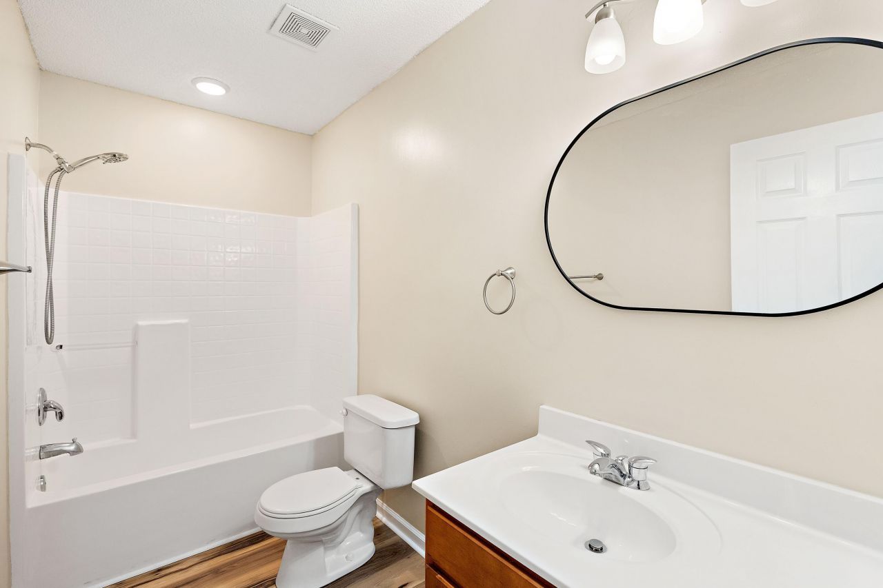 2062 Clipstone Drive Photo 9