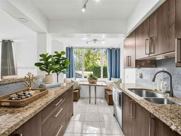 250 180th Dr, Unit 155, Sunny Isles Beach, FL 33160