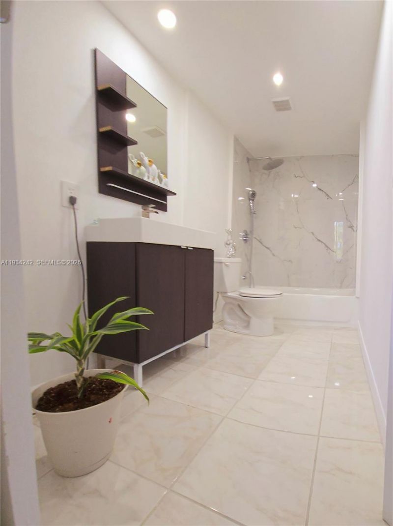 250 180th Dr, Unit 155, Sunny Isles Beach, FL 33160 Photo