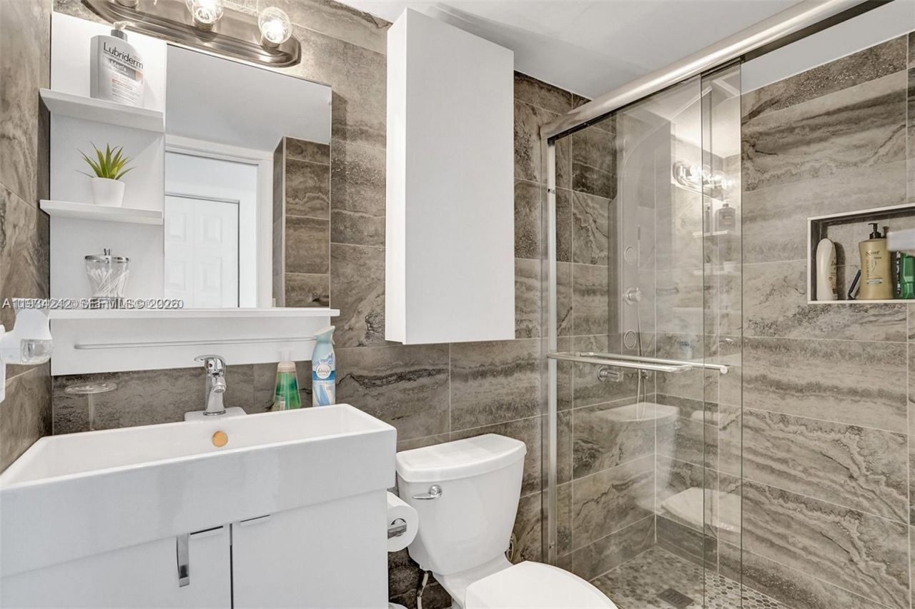 250 180th Dr, Unit 155, Sunny Isles Beach, FL 33160 Photo