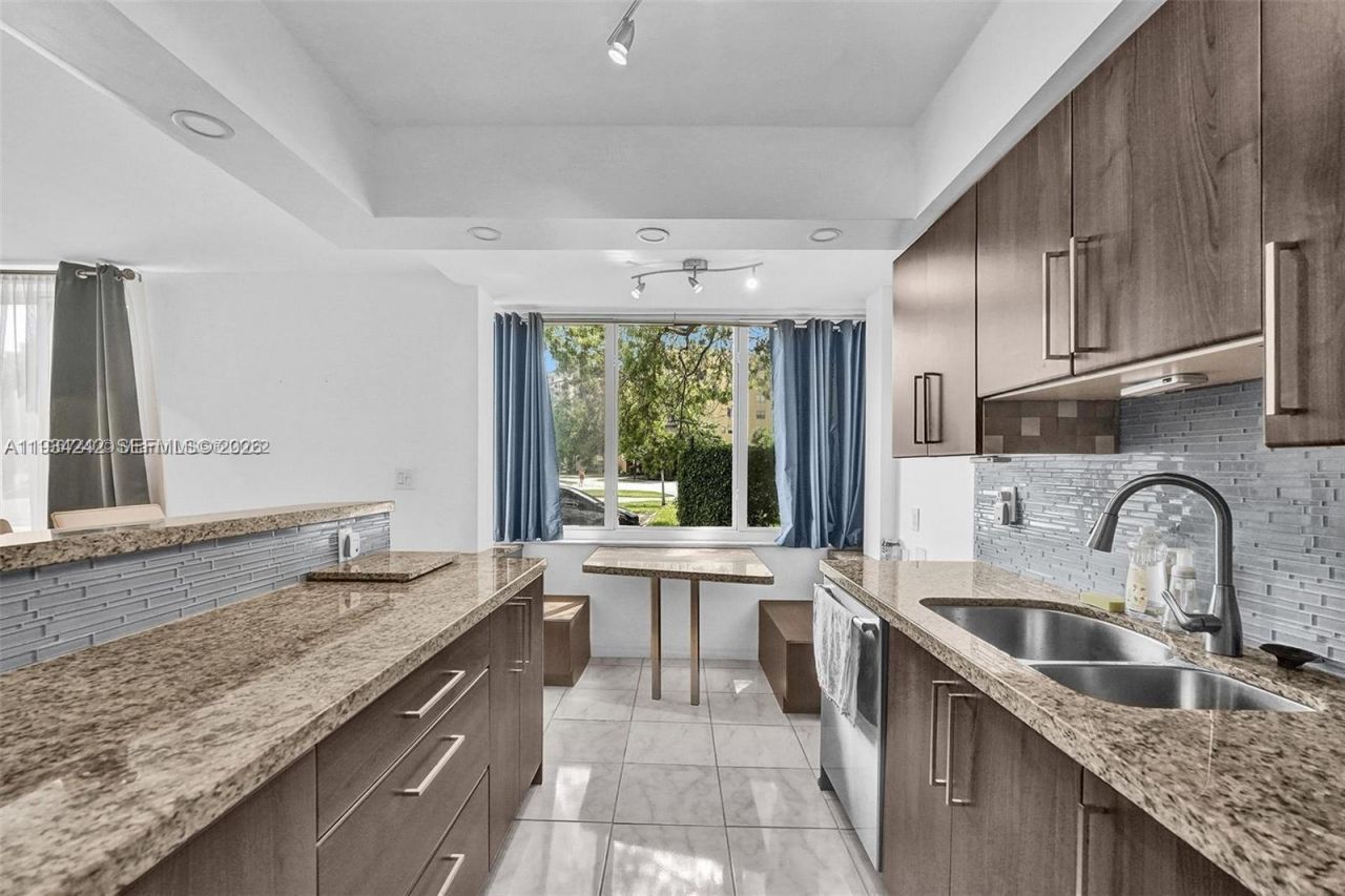 250 180th Dr, Unit 155, Sunny Isles Beach, FL 33160 Photo