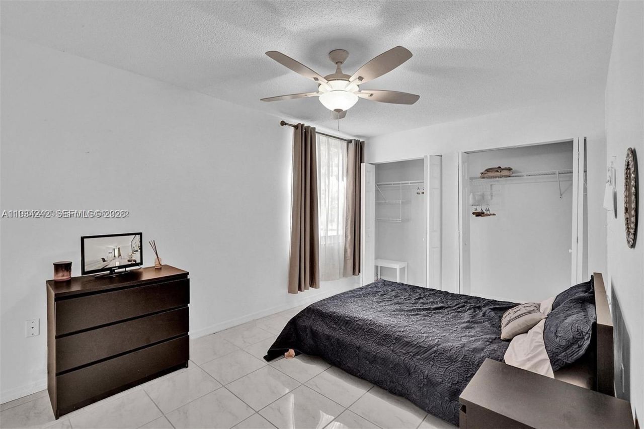 250 180th Dr, Unit 155, Sunny Isles Beach, FL 33160 Photo