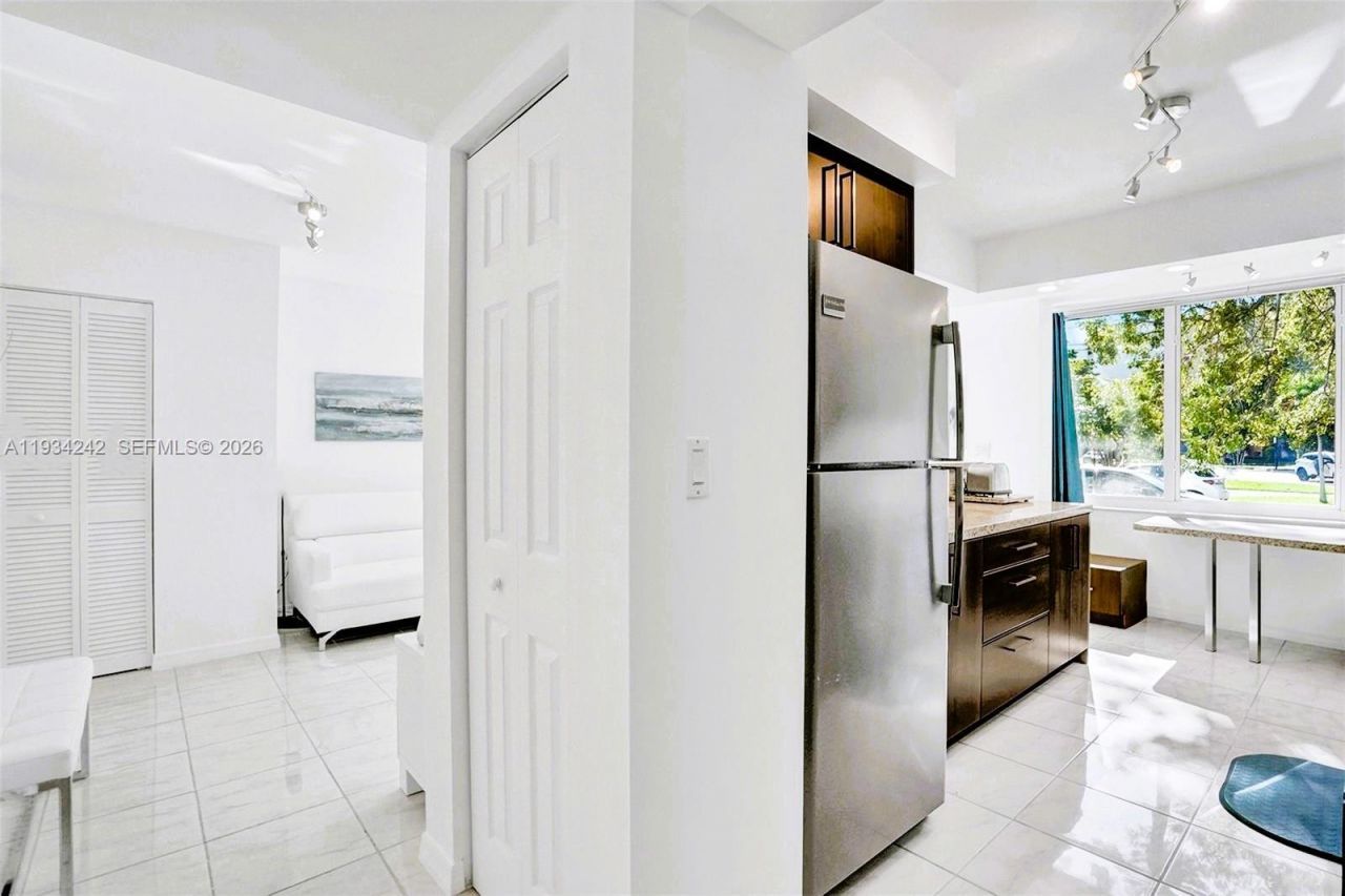 250 180th Dr, Unit 155, Sunny Isles Beach, FL 33160 Photo