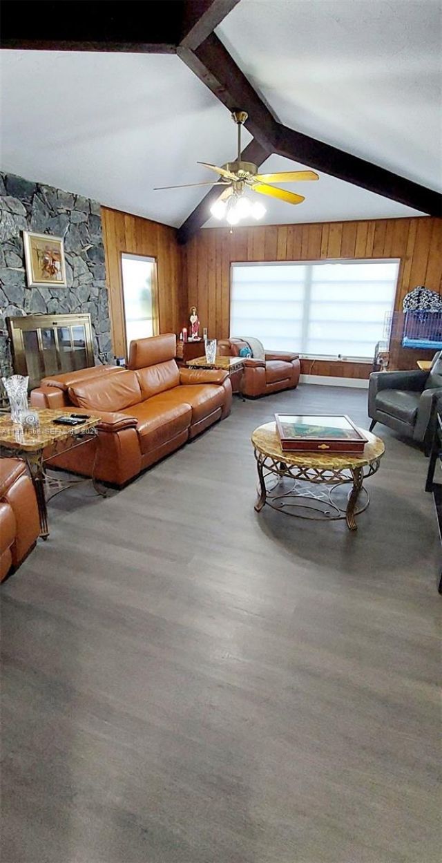 18921 W Oakmont Dr, Hialeah, FL 33015 Photo