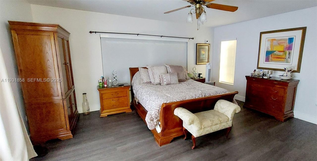 18921 W Oakmont Dr, Hialeah, FL 33015 Photo