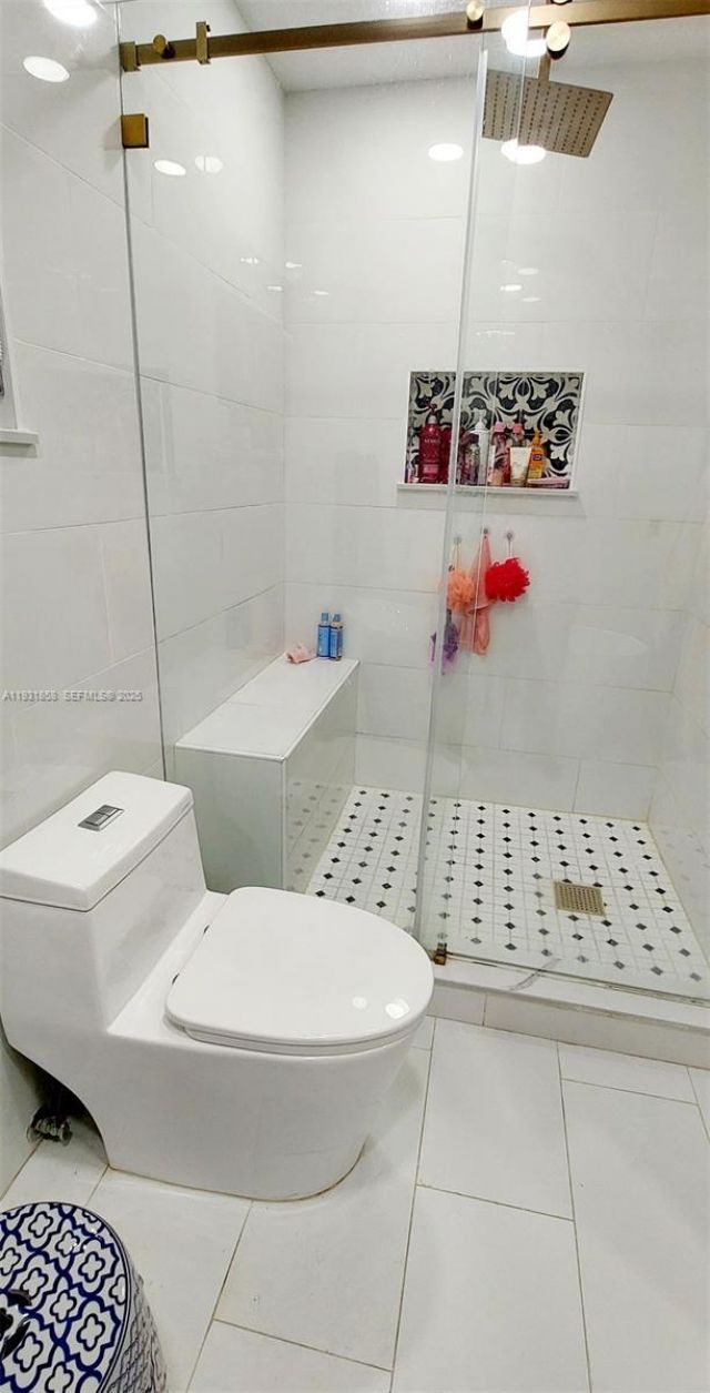 18921 W Oakmont Dr, Hialeah, FL 33015 Photo