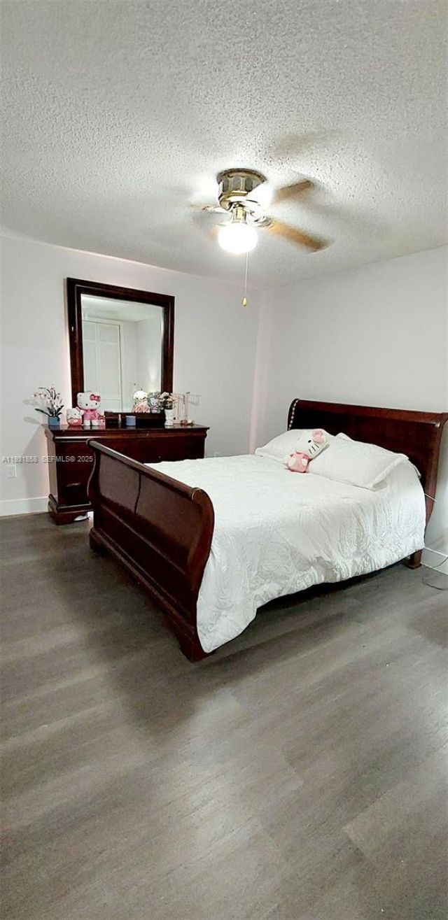 18921 W Oakmont Dr, Hialeah, FL 33015 Photo