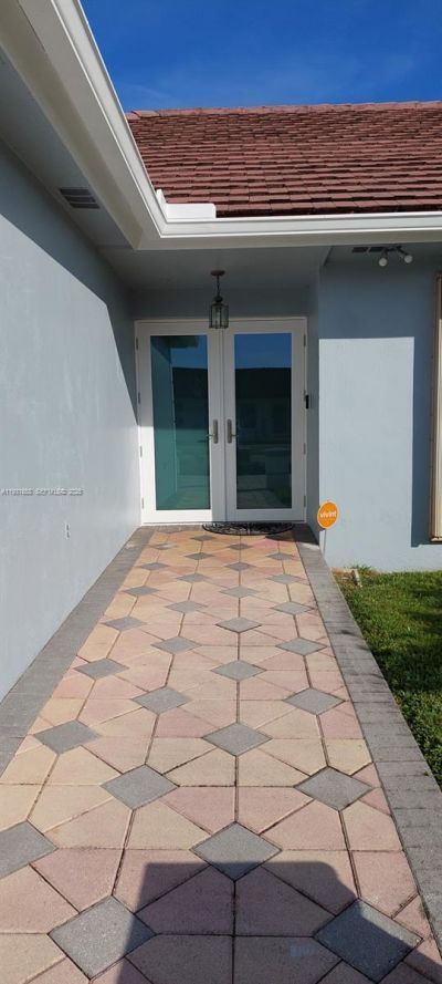 18921 W Oakmont Dr, Hialeah, FL 33015 Photo