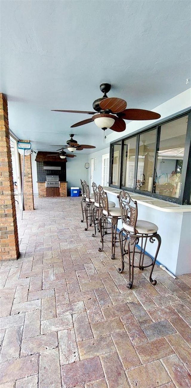 18921 W Oakmont Dr, Hialeah, FL 33015 Photo