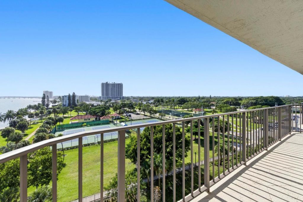 801 Lake Shore Drive, Unit 817, Lake Park, FL 33403 Photo