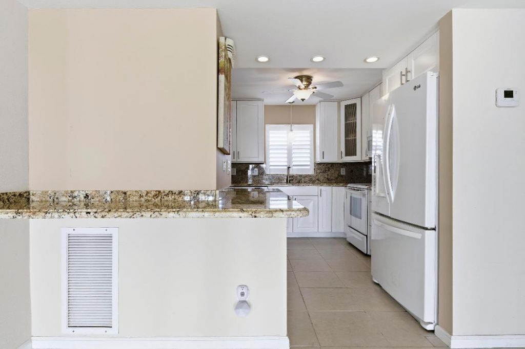 801 Lake Shore Drive, Unit 817, Lake Park, FL 33403 Photo