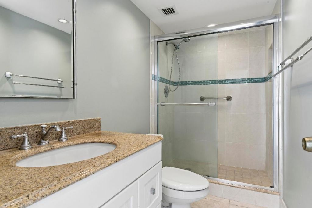 801 Lake Shore Drive, Unit 817, Lake Park, FL 33403 Photo
