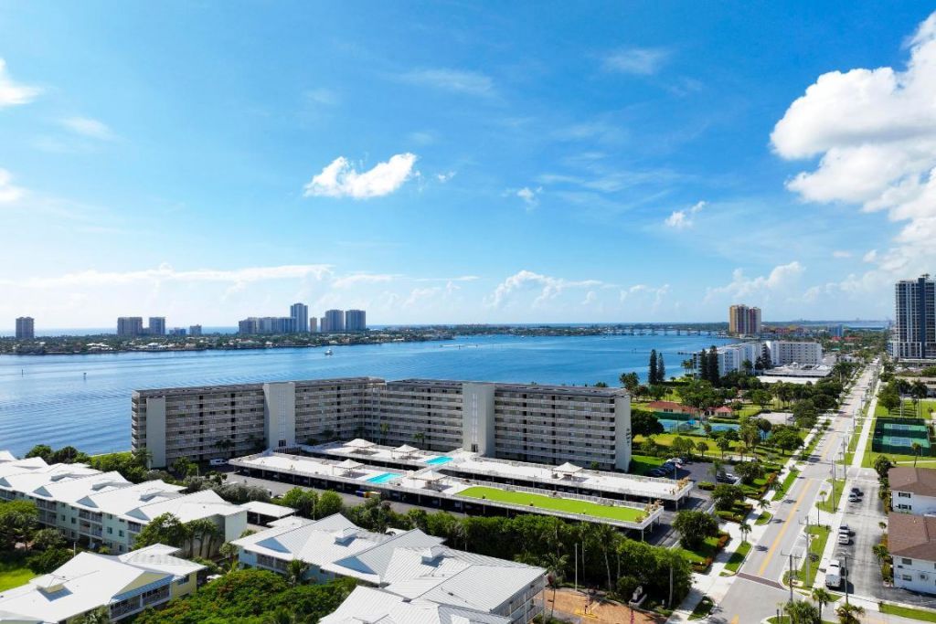 801 Lake Shore Drive, Unit 817, Lake Park, FL 33403 Photo