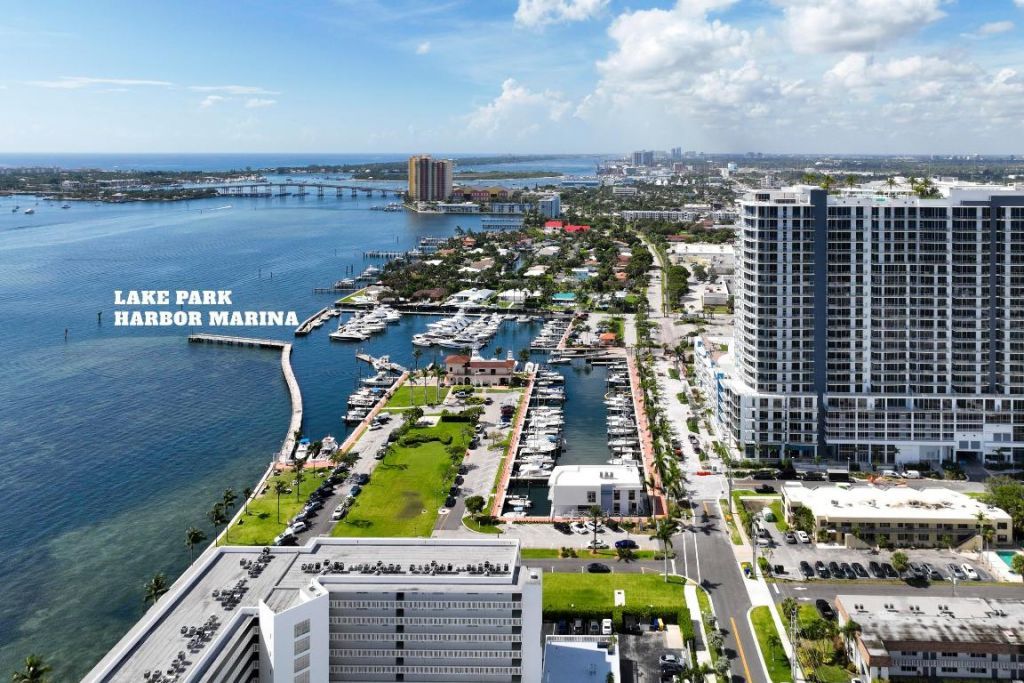 801 Lake Shore Drive, Unit 817, Lake Park, FL 33403 Photo