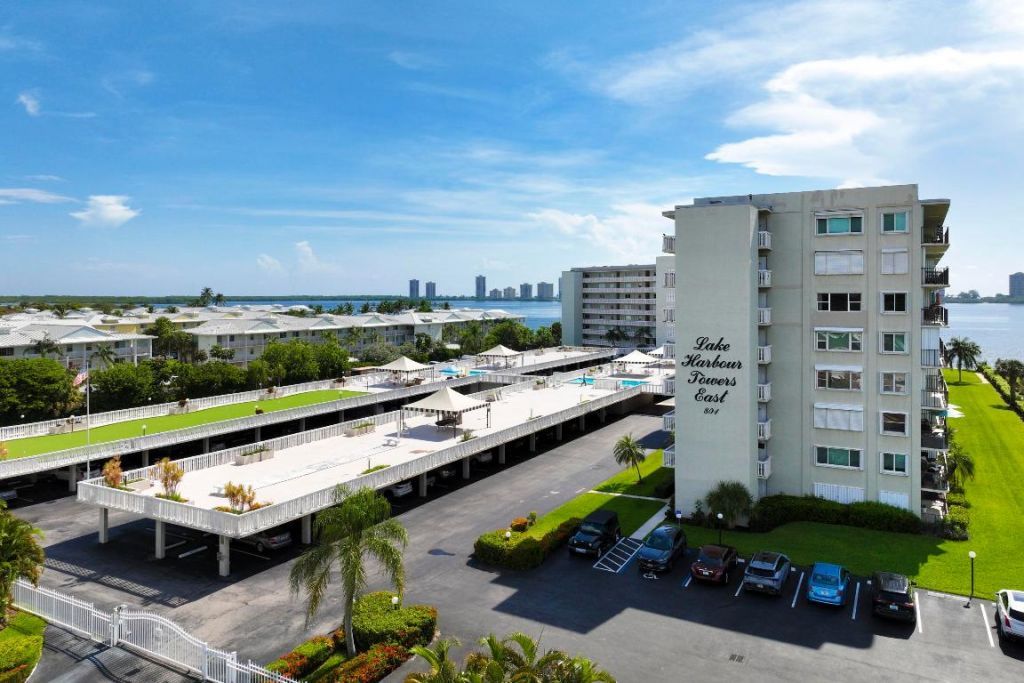 801 Lake Shore Drive, Unit 817, Lake Park, FL 33403 Photo