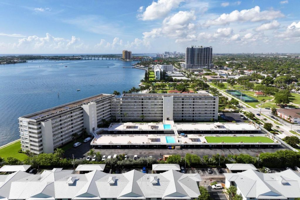 801 Lake Shore Drive, Unit 817, Lake Park, FL 33403 Photo