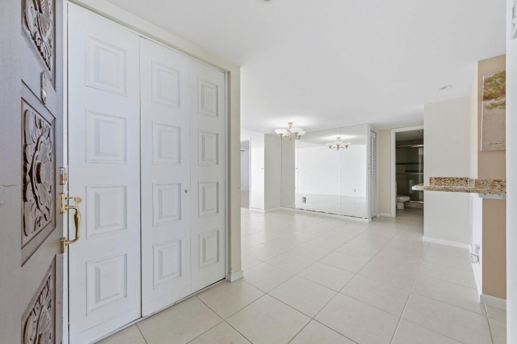 801 Lake Shore Drive, Unit 817, Lake Park, FL 33403 Photo