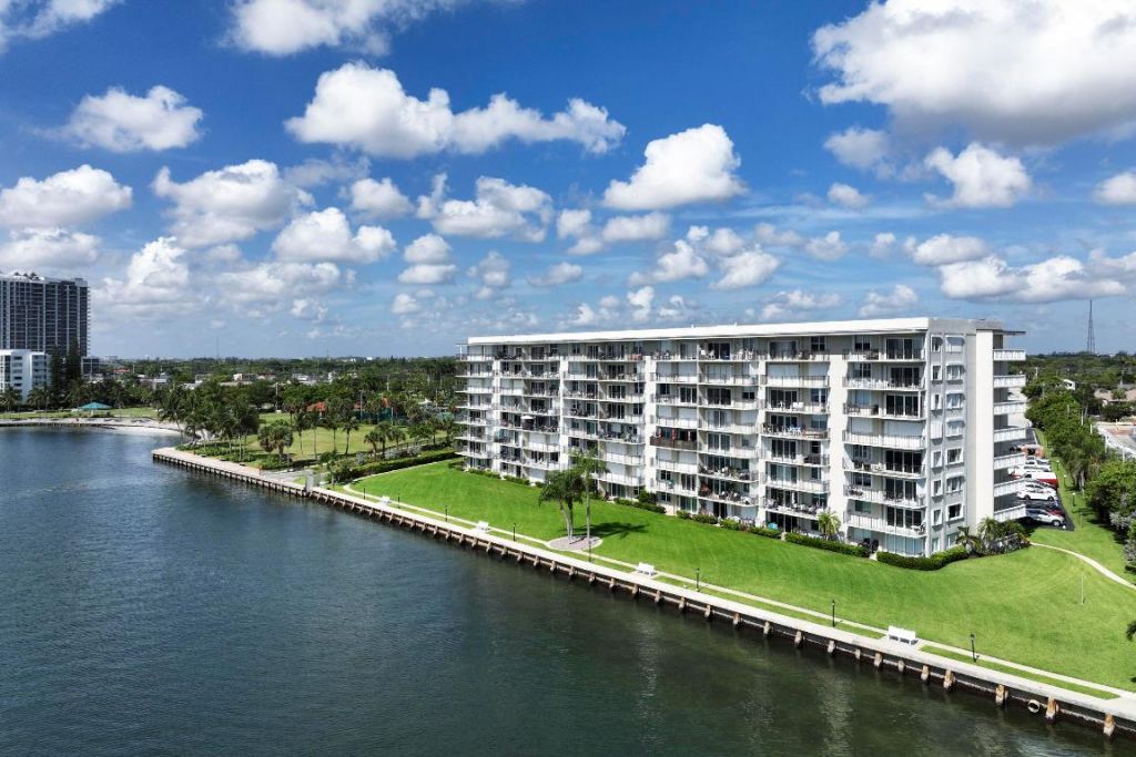 801 Lake Shore Drive, Unit 817, Lake Park, FL 33403 Photo