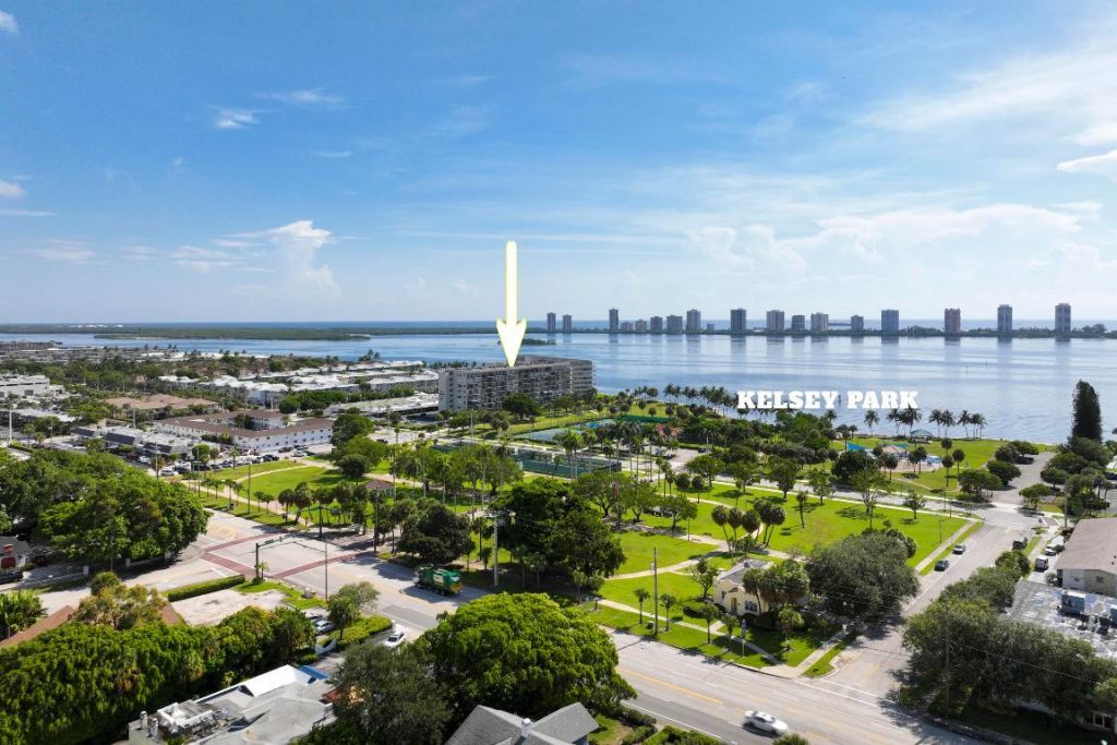 801 Lake Shore Drive, Unit 817, Lake Park, FL 33403 Photo