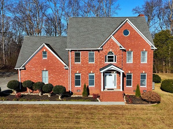 2832 Kensington Street, Athens, TN 37303