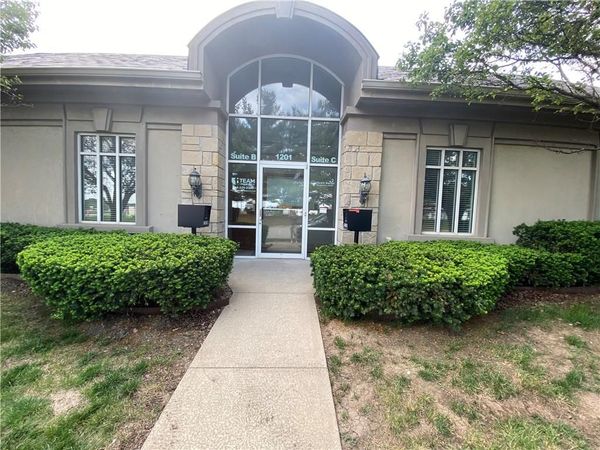 1201 NW North Ridge Drive, Blue Springs, MO 64015