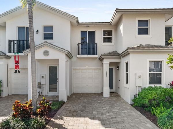 6989 Pines Circle, Coconut Creek, FL 33073