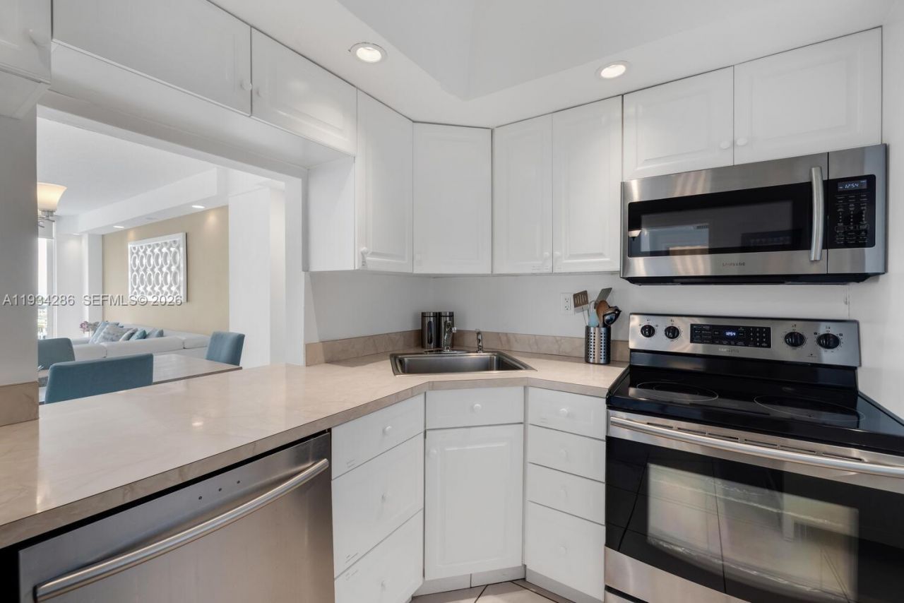 5601 Collins Ave, Unit 1019, Miami Beach, FL 33140 Photo