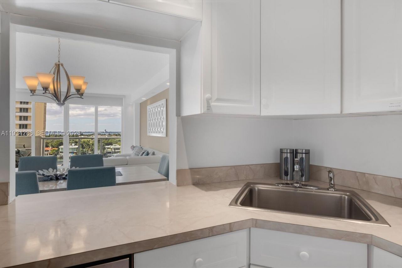 5601 Collins Ave, Unit 1019, Miami Beach, FL 33140 Photo