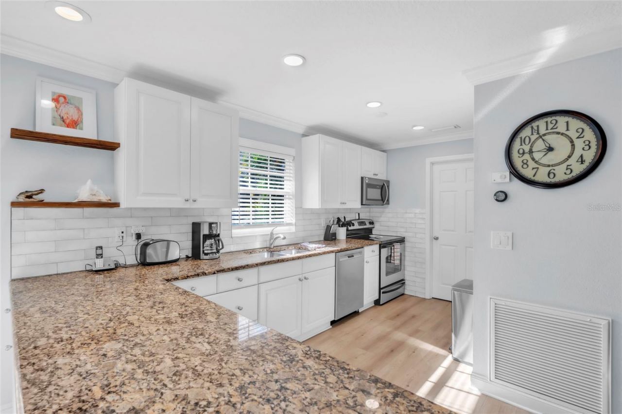 517 42nd Street, Holmes Beach, FL 34217 Photo