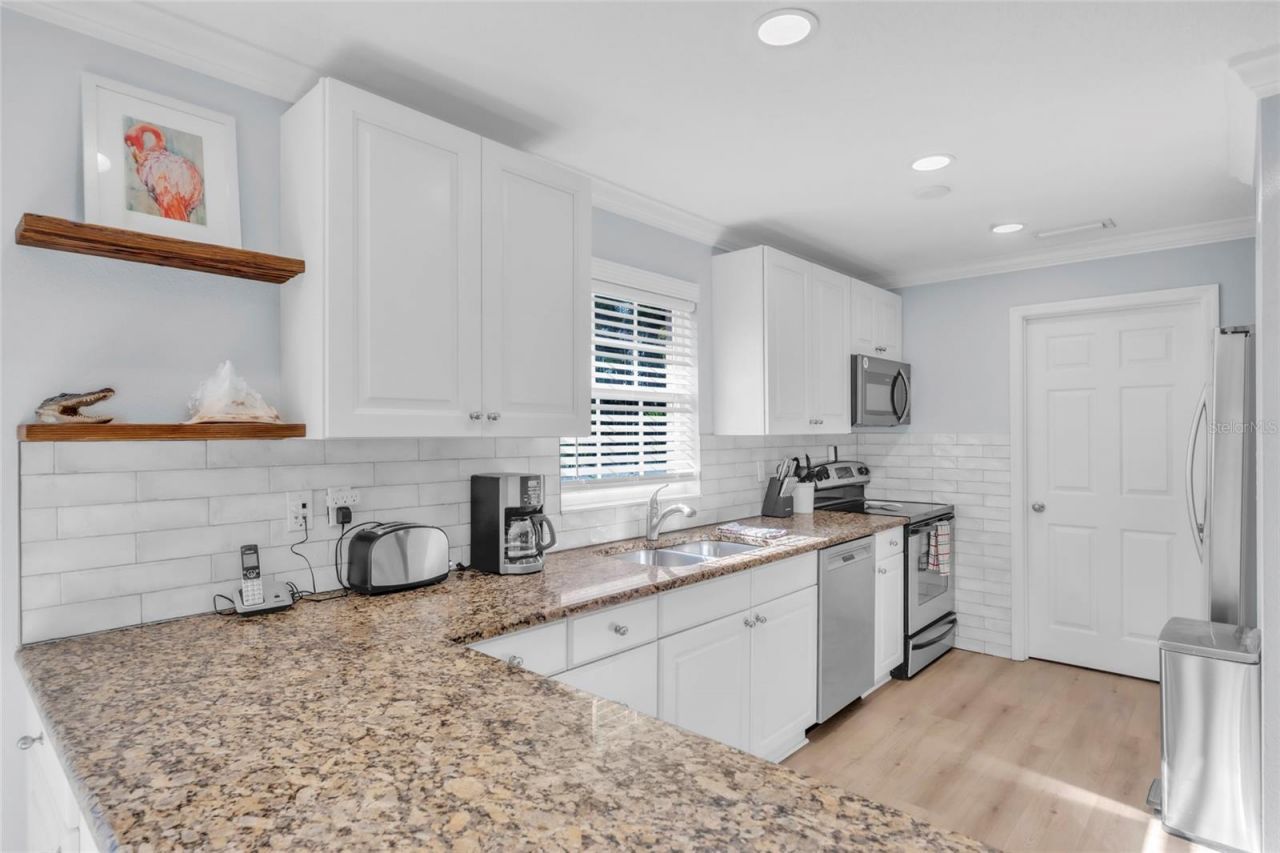 517 42nd Street, Holmes Beach, FL 34217 Photo