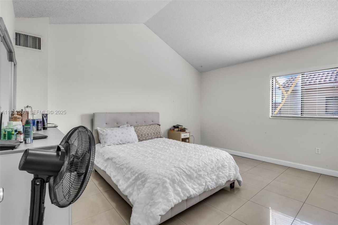 2740 W 63rd St, Unit 206, Hialeah, FL 33016 Photo