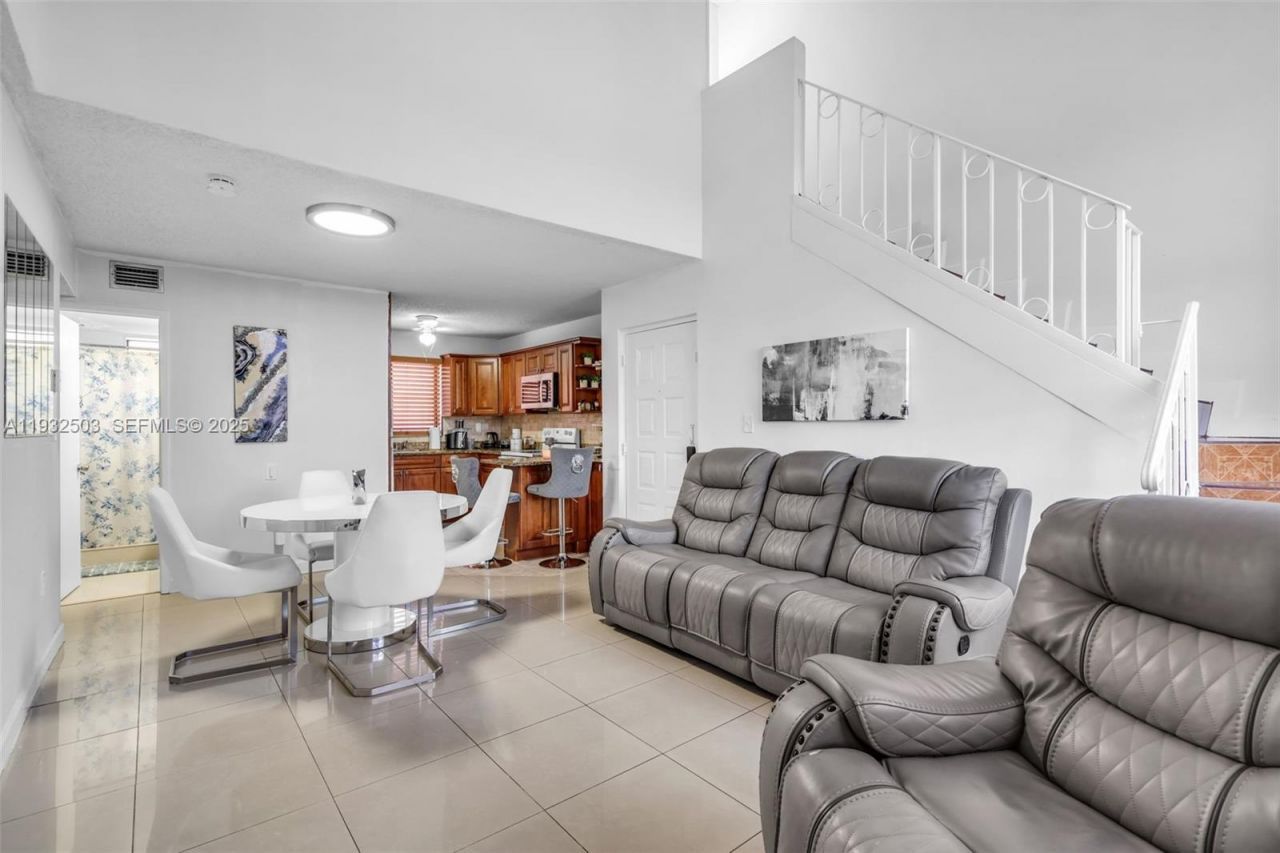 2740 W 63rd St, Unit 206, Hialeah, FL 33016 Photo