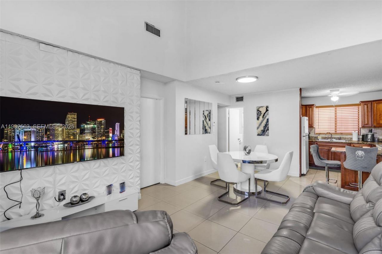 2740 W 63rd St, Unit 206, Hialeah, FL 33016 Photo